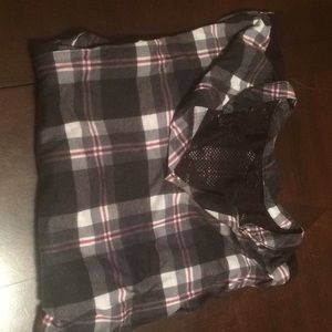 A medium sleeved shirt